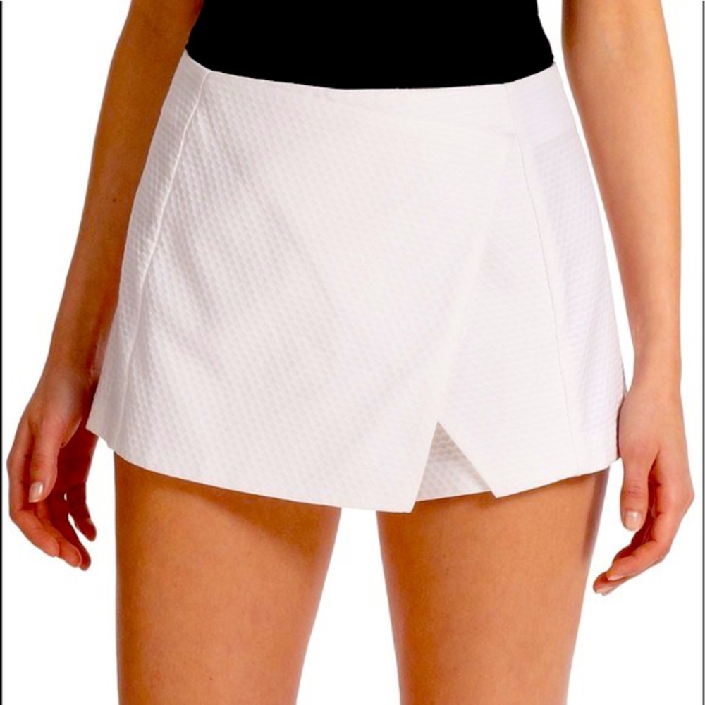 Lilly Pulitzer White Skort- Izzy Skort Size 6
